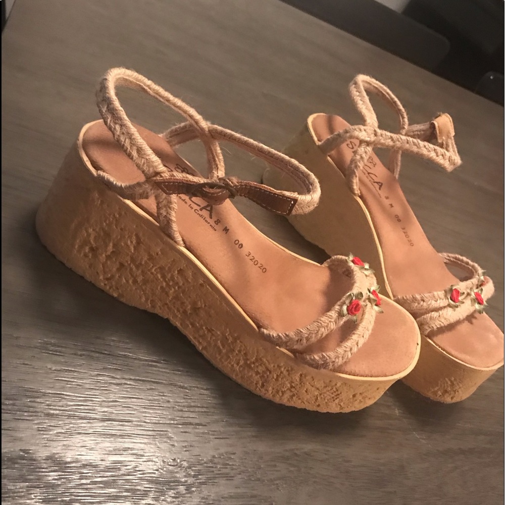 Super cute early 2000’s platform shoes